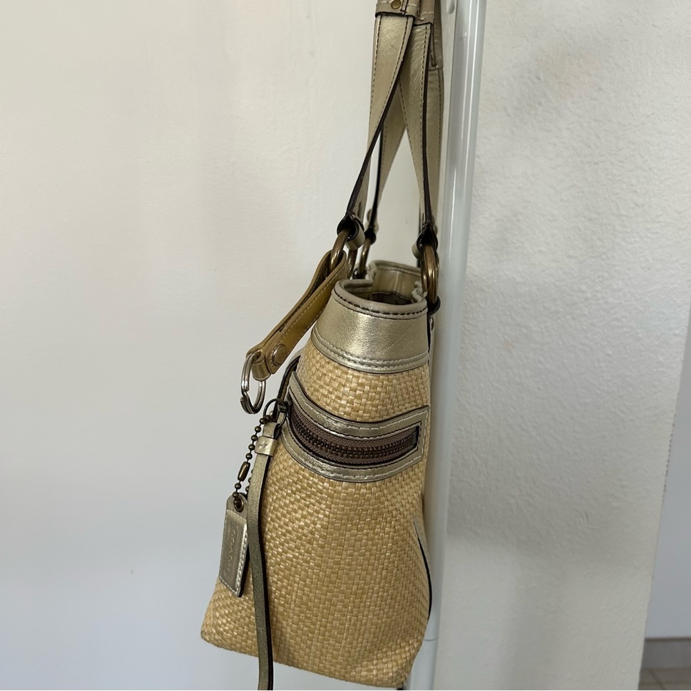 Coach Legacy straw and metallic gold leather tote bag - Picture 10 of 11
